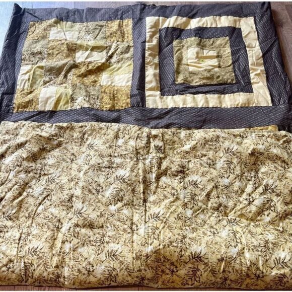 Small homemade quilt - Picture 4 of 9